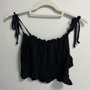 kendall & kylie ruffled black top